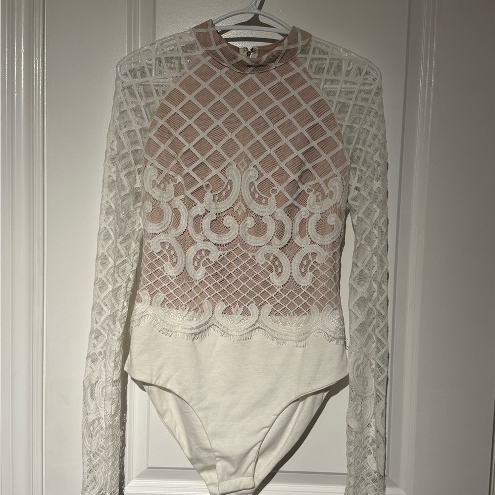 L'ATISTE White and Cream Asymmetrical Long Sleeve Bodysuit